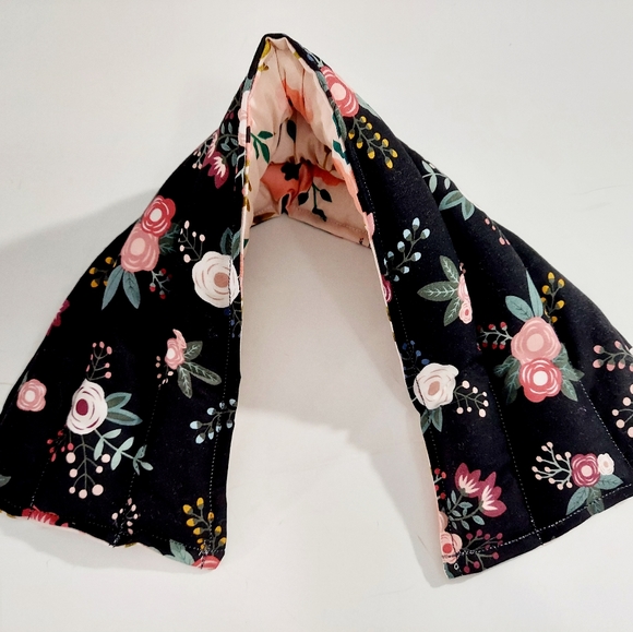 Rice therapeutic heating-cooling neck wrap, heat pad, cold pack, flowers - Picture 2 of 5